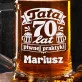 Kufel Personalizowany z Grawerem Dla Taty Na 70 Urodziny Prezent: Retro Piwna Etykieta Kufel Personalizowany z Grawerem Dla Taty Na 70 Urodziny Prezent: Retro Piwna Etykieta