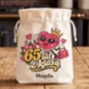 Zestaw Prezentowy z Herbatą Dla 65 Latki Prezent Na 65 Urodziny Dla Kobiety: 65 Lat Z Klasą Zestaw Prezentowy z Herbatą Dla 65 Latki Prezent Na 65 Urodziny Dla Kobiety: 65 Lat Z Klasą