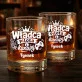 Szklanki Do Whisky z Grawerem Na Nowe Mieszkanie Prezent Dla Mężczyzny: Władca Pilota I Kanapy Szklanki Do Whisky z Grawerem Na Nowe Mieszkanie Prezent Dla Mężczyzny: Władca Pilota I Kanapy