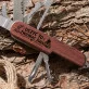 Scyzoryk Z Grawerem Dla Nauczyciela Na Koniec Roku Prezent Na Dzień Nauczyciela Dla Mężczyzny: Uczyć To Zmieniać Świat Scyzoryk Z Grawerem Dla Nauczyciela Na Koniec Roku Prezent Na Dzień Nauczyciela Dla Mężczyzny: Uczyć To Zmieniać Świat