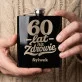 Piersiówka Z Grawerem Na 60 Prezent Na 60 Urodziny Dla Mężczyzny: 60 Lat Na Zdrowie – Typografia