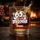 Szklanki Do Whisky z Grawerem Dla 65 Latki Prezent Na 65 Urodziny Dla Kobiety: 65 Lat I Wciąż Młoda Szklanki Do Whisky z Grawerem Dla 65 Latki Prezent Na 65 Urodziny Dla Kobiety: 65 Lat I Wciąż Młoda