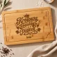 Deska Do Krojenia z Grawerem Dla Świadkowej Prezent Dla Kobiety: Królowa Toastów I Plotek Deska Do Krojenia z Grawerem Dla Świadkowej Prezent Dla Kobiety: Królowa Toastów I Plotek