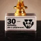 Statuetka Z Grawerem Na 30 Prezent Na 30 Urodziny Dla Mężczyzny: 30 - Młody, Ale Z Papierami.