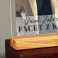 Facet z klasą - Wydruk na szkle akrylowym z podstawką