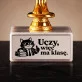 Statuetka Z Grawerem Dla Nauczyciela Prezent Na Dzień Nauczyciela Dla Mężczyzny: Uczy, Więc Ma Klasę.