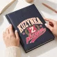Kalendarz Książkowy A5 2027 Dla Kuzynki Prezent Dla Kobiety: Kuzynkowy Varsity Kalendarz Książkowy A5 2027 Dla Kuzynki Prezent Dla Kobiety: Kuzynkowy Varsity