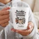 Kubek Personalizowany Na Pierwszą Rocznicę Ślubu Prezent Na Walentynki Dla Kobiety: Po Roku Nadal Mnie Kubek Personalizowany Na Pierwszą Rocznicę Ślubu Prezent Na Walentynki Dla Kobiety: Po Roku Nadal Mnie
