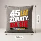 Poduszka Dekoracyjna Na 45 Rocznicę Ślubu Prezent Na Walentynki Dla Mężczyzny: 45 Lat Żonaty - Da Się Poduszka Dekoracyjna Na 45 Rocznicę Ślubu Prezent Na Walentynki Dla Mężczyzny: 45 Lat Żonaty - Da Się