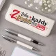 Zestaw Pióro i Długopis w Etui Na Pierwszą Rocznicę Związku Prezent Na Walentynki Dla Kobiety: Suchy Sarkazm Zestaw Pióro i Długopis w Etui Na Pierwszą Rocznicę Związku Prezent Na Walentynki Dla Kobiety: Suchy Sarkazm