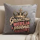 Poduszka Dekoracyjna Dla Młodej Kobiety Prezent Dla Kobiety: Grzeczna. Wersja Próbna. Poduszka Dekoracyjna Dla Młodej Kobiety Prezent Dla Kobiety: Grzeczna. Wersja Próbna.