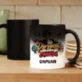 Kubek Personalizowany Dla Wychowawcy Prezent Na Dzień Nauczyciela Dla Mężczyzny: Dyrygent Szkolnego Chaosu Kubek Personalizowany Dla Wychowawcy Prezent Na Dzień Nauczyciela Dla Mężczyzny: Dyrygent Szkolnego Chaosu