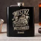 Piersiówka Z Grawerem Dla Starszego Mężczyzny Prezent Dla Mężczyzny: Elegancki Dowcip Piersiówka Z Grawerem Dla Starszego Mężczyzny Prezent Dla Mężczyzny: Elegancki Dowcip