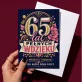 Kartka z Życzeniami Dla 65 Latki Na 65 Urodziny Dla Kobiety: Jubileuszowy Blask Kartka z Życzeniami Dla 65 Latki Na 65 Urodziny Dla Kobiety: Jubileuszowy Blask