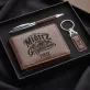 Zestaw Prezentowy z Portfelem Dla Grzybiarza z Grawerem Dla Mężczyzny: Mistrz Grzybobrania Zestaw Prezentowy z Portfelem Dla Grzybiarza z Grawerem Dla Mężczyzny: Mistrz Grzybobrania