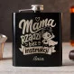 Piersiówka z Grawerem Na Dzień Mamy Prezent Dla Mamy Kobiety: Mama Rządzi Bez Piersiówka z Grawerem Na Dzień Mamy Prezent Dla Mamy Kobiety: Mama Rządzi Bez