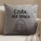 Poduszka Dekoracyjna Dla Dziewczyny Prezent Na Dzień Dziewczyny Dla Kobiety: Czuła, Ale Śpiąca Poduszka Dekoracyjna Dla Dziewczyny Prezent Na Dzień Dziewczyny Dla Kobiety: Czuła, Ale Śpiąca
