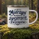 Kubek Emaliowany Na 50 Urodziny Prezent Dla 50 Latki Kobiety: Rysunkowa Ironia Kubek Emaliowany Na 50 Urodziny Prezent Dla 50 Latki Kobiety: Rysunkowa Ironia