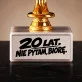 Statuetka Z Grawerem Dla 20 Latki Prezent Na 20 Urodziny Dla Kobiety: 20 Lat. Nie Pytam, Biorę.