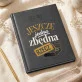Kalendarz Książkowy A5 2027 Dla Faceta Który Ma Wszystko Prezent Dla Mężczyzny: Sarkastyczna Elegancja Kalendarz Książkowy A5 2027 Dla Faceta Który Ma Wszystko Prezent Dla Mężczyzny: Sarkastyczna Elegancja