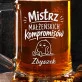 Kufel Personalizowany z Grawerem Na 35 Rocznice Ślubu Prezent Na Walentynki Dla Mężczyzny: Uroczy Zmęczony Stworek Kufel Personalizowany z Grawerem Na 35 Rocznice Ślubu Prezent Na Walentynki Dla Mężczyzny: Uroczy Zmęczony Stworek