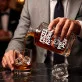 Karafka Do Whisky z Grawerem Dla Dyrektora Prezent: Ciszej, Kurwa. Dyrektor Pije.