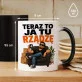 Kubek Z Nadrukiem Na Parapetówkę Prezent Dla Mężczyzny: Ja Tu Rządzę Kubek Z Nadrukiem Na Parapetówkę Prezent Dla Mężczyzny: Ja Tu Rządzę