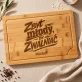 Deska Do Krojenia z Grawerem Na Urodziny Prezent Dla Mężczyzny: Zbyt Młody, By Zwalniać