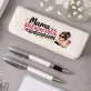 Zestaw Pióro i Długopis w Etui Na 50 Urodziny Mamy Prezent Na 50 Urodziny Dla Kobiety: Mama W Klimacie Retro Zestaw Pióro i Długopis w Etui Na 50 Urodziny Mamy Prezent Na 50 Urodziny Dla Kobiety: Mama W Klimacie Retro