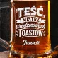 Kufel Personalizowany z Grawerem Dla Teścia Na Urodziny Prezent: Mistrz Toastów Kufel Personalizowany z Grawerem Dla Teścia Na Urodziny Prezent: Mistrz Toastów