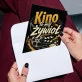 Kartka z Życzeniami Dla Kinomaniaka Dla Mężczyzny: Kinowy Szyk Kartka z Życzeniami Dla Kinomaniaka Dla Mężczyzny: Kinowy Szyk