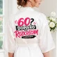 Szlafrok Satynowy Na 60 Prezent Na 60 Urodziny Dla Kobiety: 60? Dopiero Się Rozkręcam Szlafrok Satynowy Na 60 Prezent Na 60 Urodziny Dla Kobiety: 60? Dopiero Się Rozkręcam