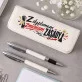 Zestaw Pióro i Długopis w Etui Na Zakończenie Studiów Prezent Dla Magistra Kobiety: Akademicki Splendor Zestaw Pióro i Długopis w Etui Na Zakończenie Studiów Prezent Dla Magistra Kobiety: Akademicki Splendor