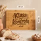 Deska Do Krojenia z Grawerem Dla Wychowawcy Prezent Na Dzień Nauczyciela Dla Mężczyzny: Klasa Pod Kontrolą Deska Do Krojenia z Grawerem Dla Wychowawcy Prezent Na Dzień Nauczyciela Dla Mężczyzny: Klasa Pod Kontrolą