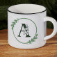 Monogram w kole kwiaty - Kubek ceramiczny z czarnym rantem