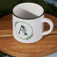 Monogram w kole kwiaty - Kubek ceramiczny z czarnym rantem