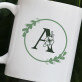 Monogram w kole kwiaty - kubek personalizowany