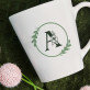 Monogram w kole kwiaty - kubek personalizowany