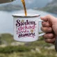 Kubek Emaliowany Na 70 Urodziny Prezent Dla 70 Latki Kobiety: Urok Z Humorem Kubek Emaliowany Na 70 Urodziny Prezent Dla 70 Latki Kobiety: Urok Z Humorem