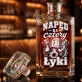 Karafka Do Whisky z Grawerem Dla Mechanika Samochodowego Prezent: Napęd Na Cztery Łyki Karafka Do Whisky z Grawerem Dla Mechanika Samochodowego Prezent: Napęd Na Cztery Łyki