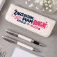 Zestaw Pióro i Długopis w Etui Dla Szefowej Prezent Dla Kobiety: Moc Pióra Szefowej Zestaw Pióro i Długopis w Etui Dla Szefowej Prezent Dla Kobiety: Moc Pióra Szefowej