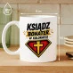 Kubek Z Nadrukiem Dla Księdza Prezent Dla Mężczyzny: Ksiądz Bohater W Koloratce Kubek Z Nadrukiem Dla Księdza Prezent Dla Mężczyzny: Ksiądz Bohater W Koloratce