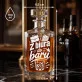 Karafka Do Whisky z Grawerem Na Pożegnanie Pracownika Prezent: Z Biura Do Baru Karafka Do Whisky z Grawerem Na Pożegnanie Pracownika Prezent: Z Biura Do Baru
