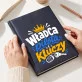 Kalendarz Książkowy A5 2027 Na Parapetówkę Prezent Dla Mężczyzny: Władca Pilota Kalendarz Książkowy A5 2027 Na Parapetówkę Prezent Dla Mężczyzny: Władca Pilota