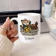 Kubek Personalizowany Na 50 Lecie Ślubu Prezent Dla Mężczyzny: Po 50 Latach Wciąż Ma Kubek Personalizowany Na 50 Lecie Ślubu Prezent Dla Mężczyzny: Po 50 Latach Wciąż Ma