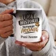 Kubek Personalizowany Dla Nauczycielki Historii Prezent Na Dzień Nauczyciela Dla Kobiety: Uczy Historii, Serwuje