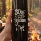 Termos 500ml Na 30 Rocznicę Ślubu Prezent Dla Mężczyzny: 30 Lat I Wciąż Pod Pantoflem Termos 500ml Na 30 Rocznicę Ślubu Prezent Dla Mężczyzny: 30 Lat I Wciąż Pod Pantoflem