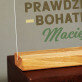 Prawdziwy bohater - Wydruk na szkle akrylowym z podstawką