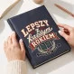 Kalendarz Książkowy A5 2027 Na Rocznicę Związku Prezent Na Walentynki Dla Mężczyzny: Varsity Miłosny Humor Kalendarz Książkowy A5 2027 Na Rocznicę Związku Prezent Na Walentynki Dla Mężczyzny: Varsity Miłosny Humor