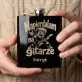 Piersiówka Z Grawerem Dla Gitarzysty Prezent Dla Mężczyzny: Napierdalam Na Gitarze Piersiówka Z Grawerem Dla Gitarzysty Prezent Dla Mężczyzny: Napierdalam Na Gitarze